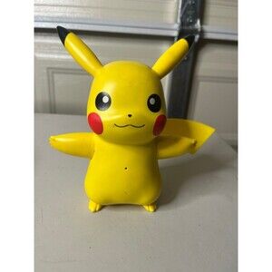 Pokemon Train and Play Deluxe Pikachu 4.5" Interactive Figure